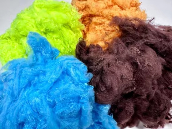 100 % fibres discontinues de polyester (PSF) Respectueux de l'environnement Recyclé dope teint couleur personnalisée